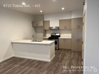 Building Photo - 2x2 Unit Available With Washer and Dryer H...