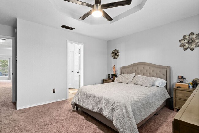 Building Photo - Beautiful home in available June 1st