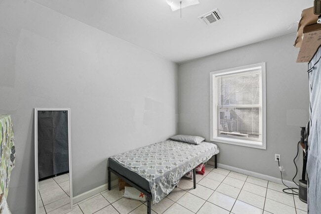 Building Photo - 347 Palisade Ave