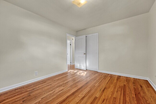Building Photo - $2,595, 3-bed, 2-bath located in Denver.