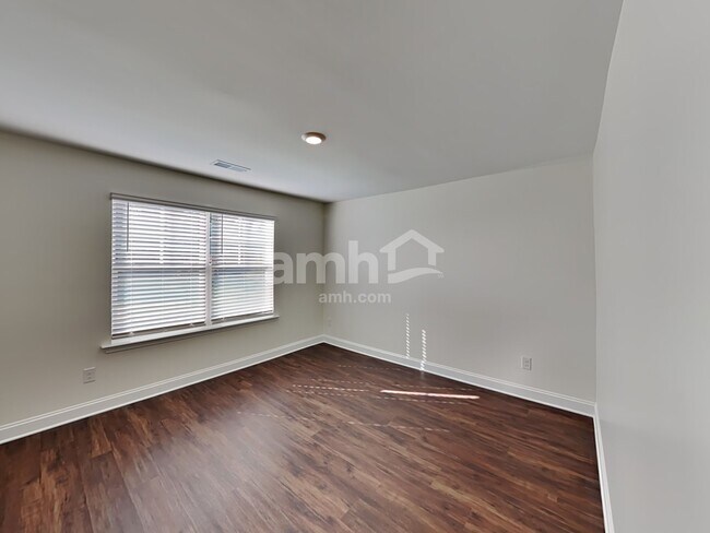 Building Photo - 555 Rivermist Dr