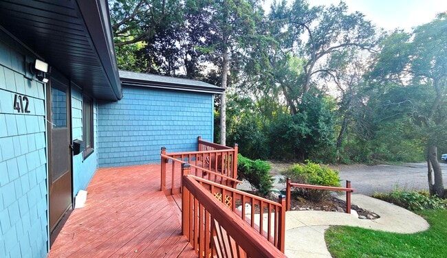 Building Photo - 412 Meadow Ln