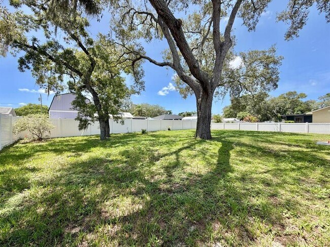 Building Photo - 3264 Deltona Blvd