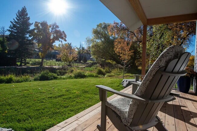 Building Photo - Beautiful and Spacious 3 Bed, 2.5 Bath Hom...