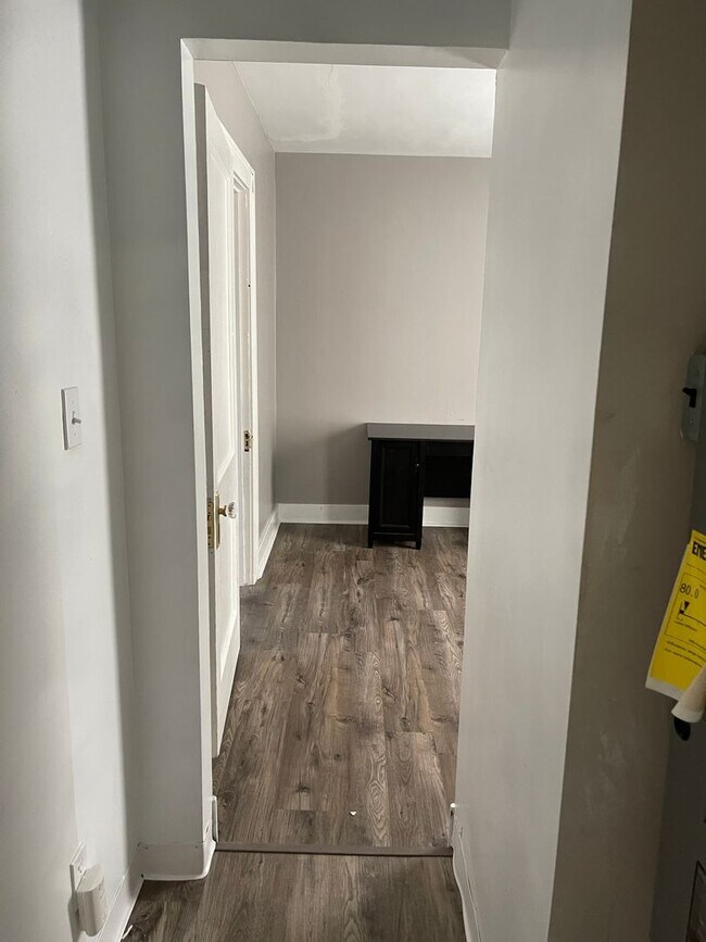 Building Photo - 612 S 8th St