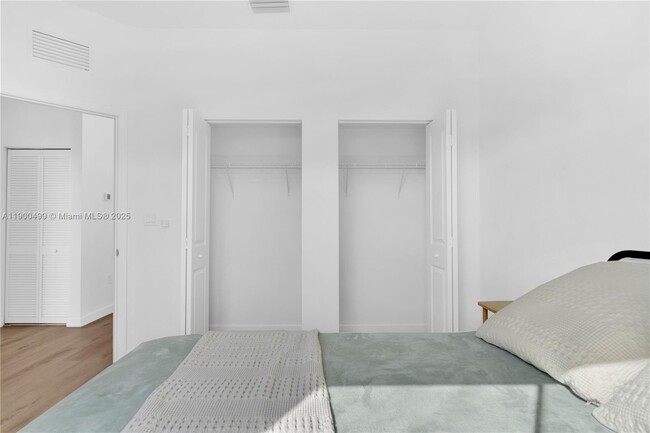 Building Photo - 2444 SE 24th Ave