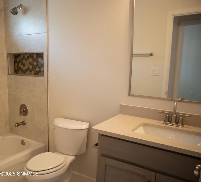 Building Photo - 3007 San Jenaro Dr