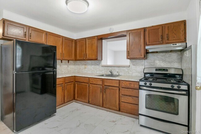 Building Photo - 105 Woodside Ave
