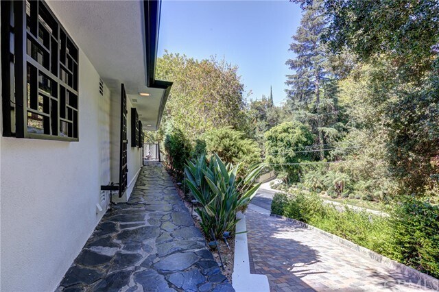 Building Photo - 2740 Hutton Dr