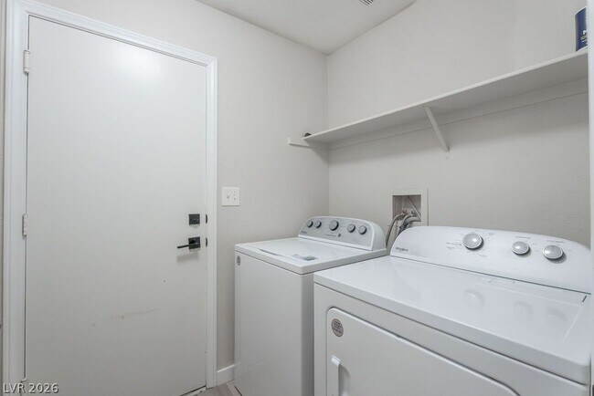 Building Photo - 1735 Navarre Ln