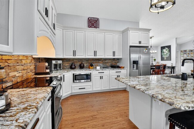 Building Photo - 9505 Majestic Way