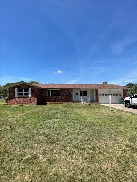 Primary Photo - 606 Cedar St