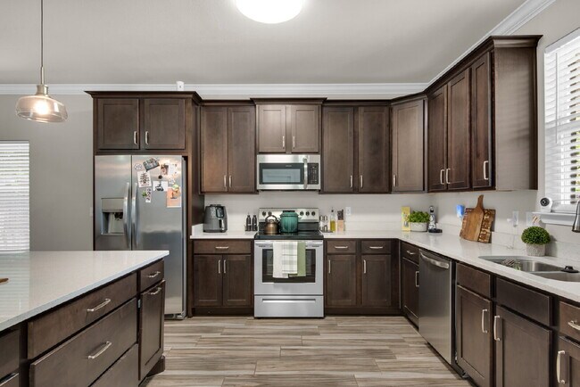 Building Photo - "Charming 3-Bed Home in Mary Esther with $200.00 Off First Full Month's Rent!"