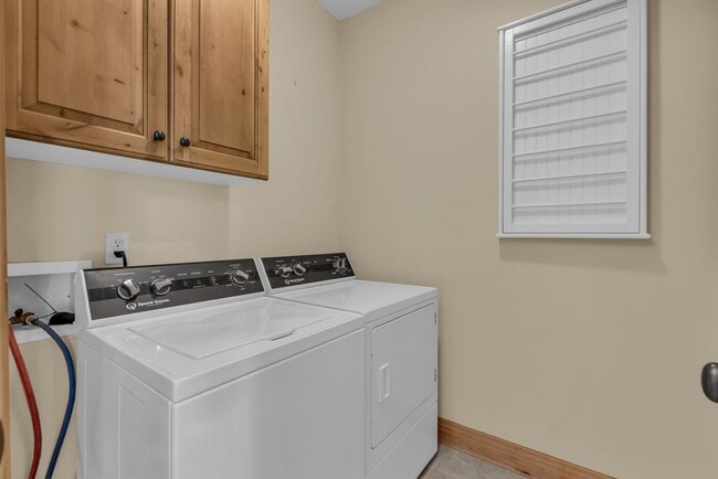 Building Photo - Canyon Links Townhome