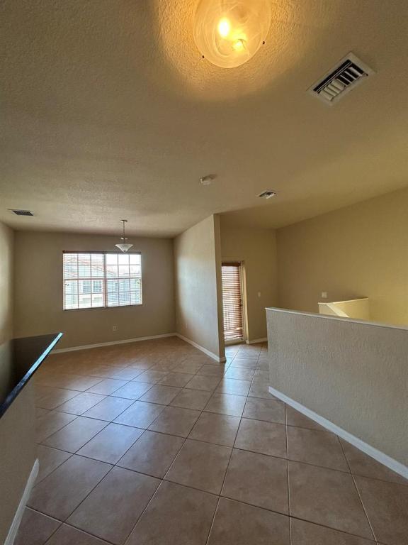 Building Photo - 9065 Plymouth Pl