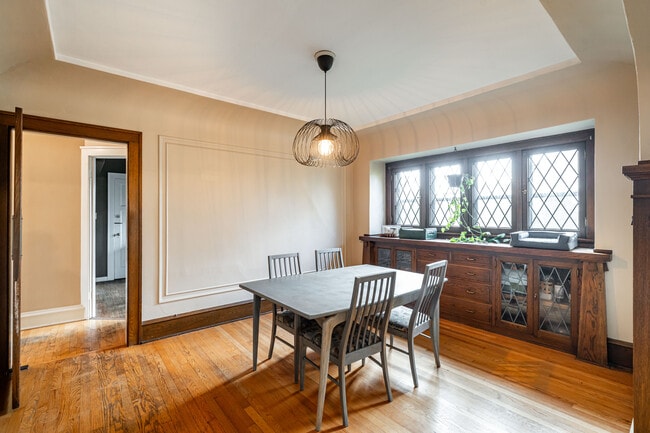 Building Photo - 522 N 65th St