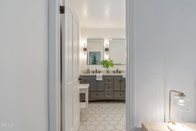 Building Photo - 5200 Dahlia Dr