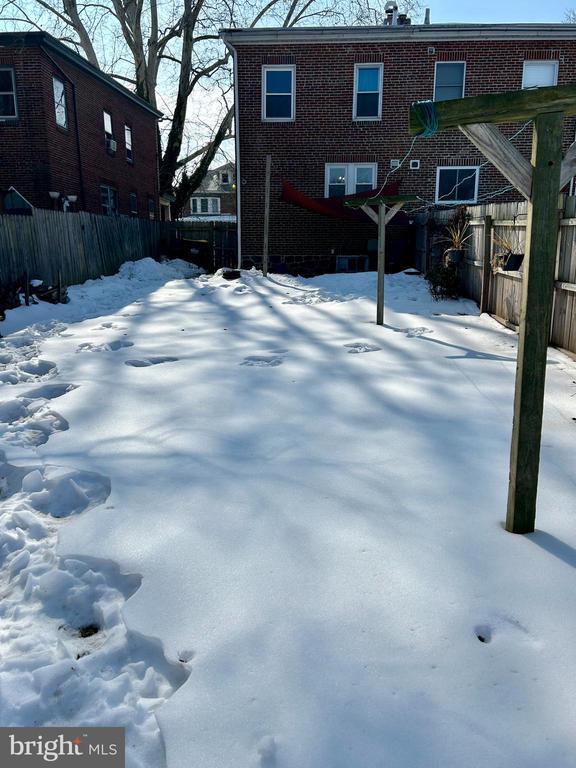 Building Photo - 133 E Main St