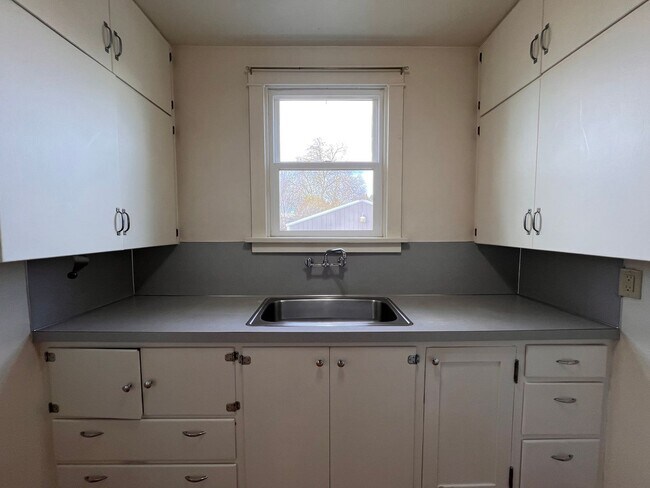 Building Photo - e2607