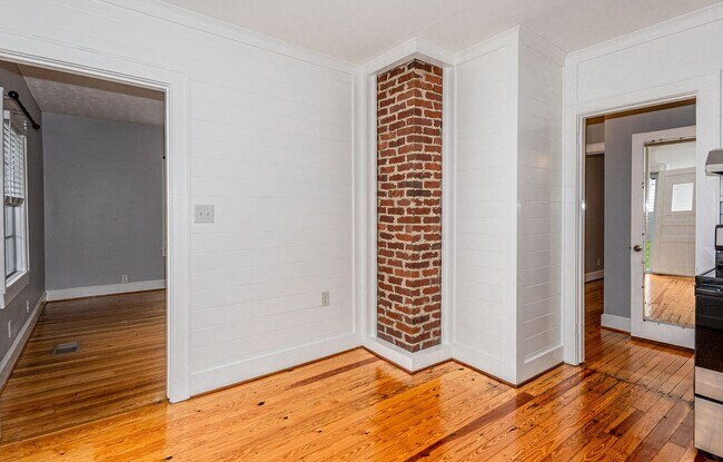 Building Photo - Cozy 2BD/2BTH in South Knoxville