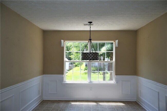 Building Photo - 1435 Stephens Pond View