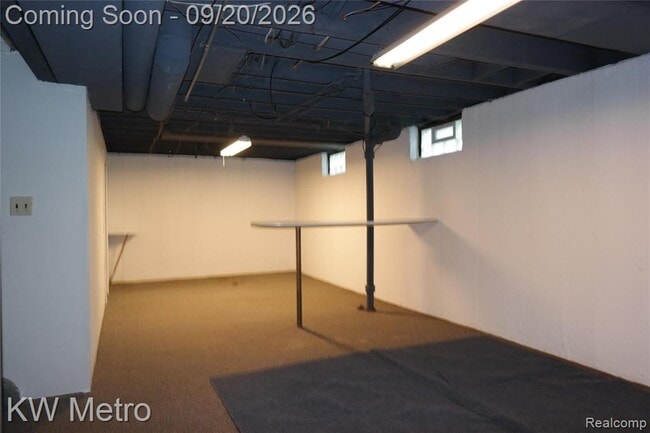 Building Photo - 626 E Twelve Mile Rd