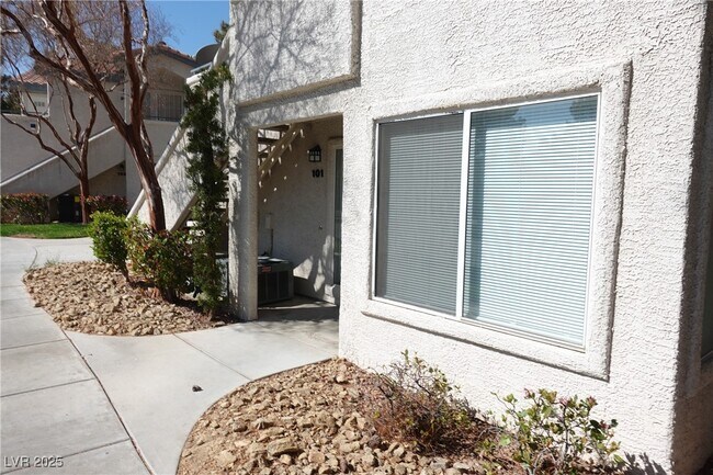 Building Photo - 3131 Key Largo Dr