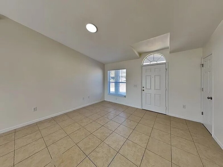 Building Photo - 374 Willow Song Ct