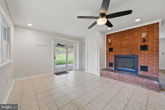 Building Photo - 3993 Orange St
