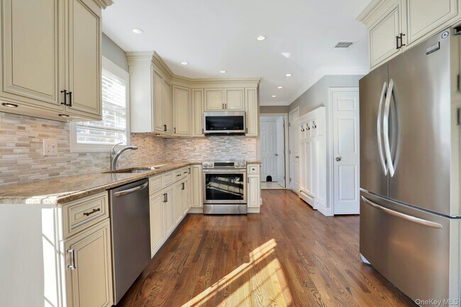 Building Photo - 32 Delamere St