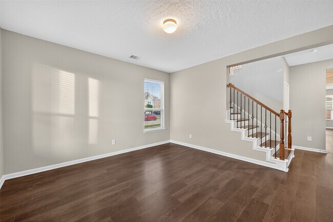 Building Photo - 25403 King Reyes St