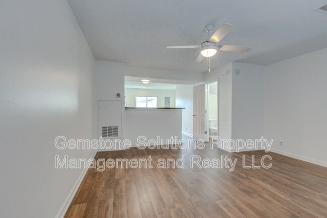 Building Photo - 1303 Vermont Ct