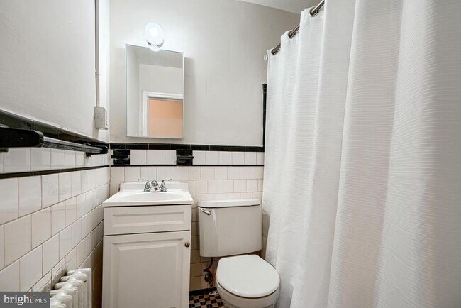 Building Photo - 5626 Midwood Ave