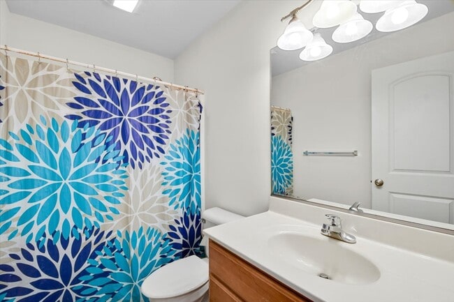 Building Photo - 705 Bergamot Dr
