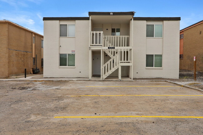 Exterior & Parking - 5200 Carousel Dr