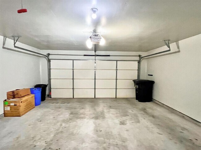 Building Photo - 810 Springwood Dr