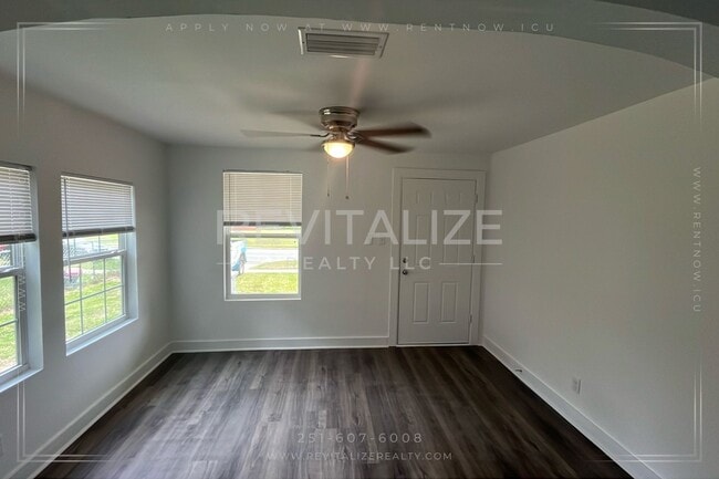 Building Photo - **Coming Soon** Beautiful Renovated 3 Bedr...