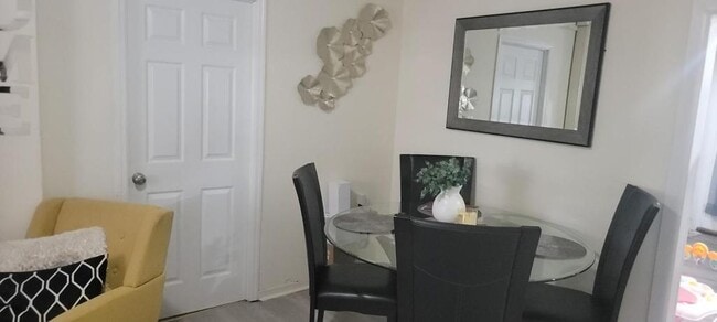 Building Photo - 26-28 Franklindale Ave