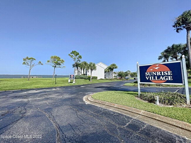 Building Photo - 7040 US-1