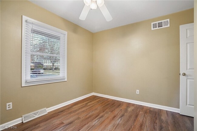 Building Photo - 7429 Sylvan Dr