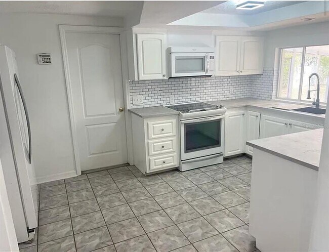 Building Photo - 11631 Seminole Dr