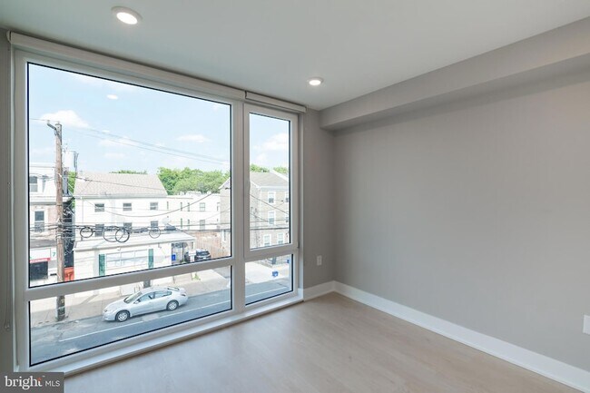 Building Photo - 6604 Ridge Ave