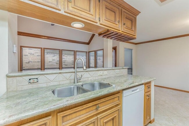 Building Photo - 18242 Vinland Dr