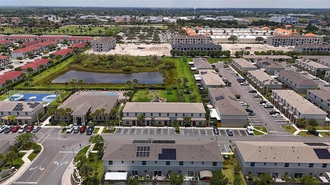 Building Photo - 389 NE 5th Pl