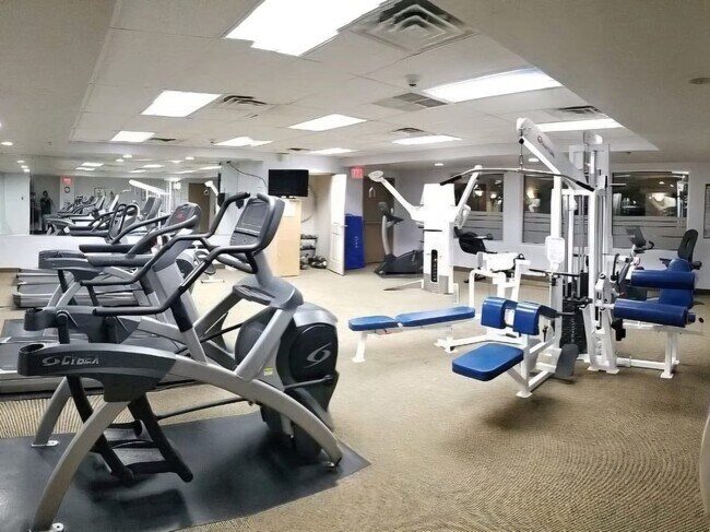 Building Photo - 400 N Richmond St