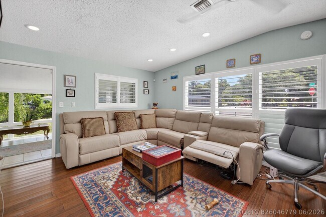 Building Photo - 300 SW 25th Ave