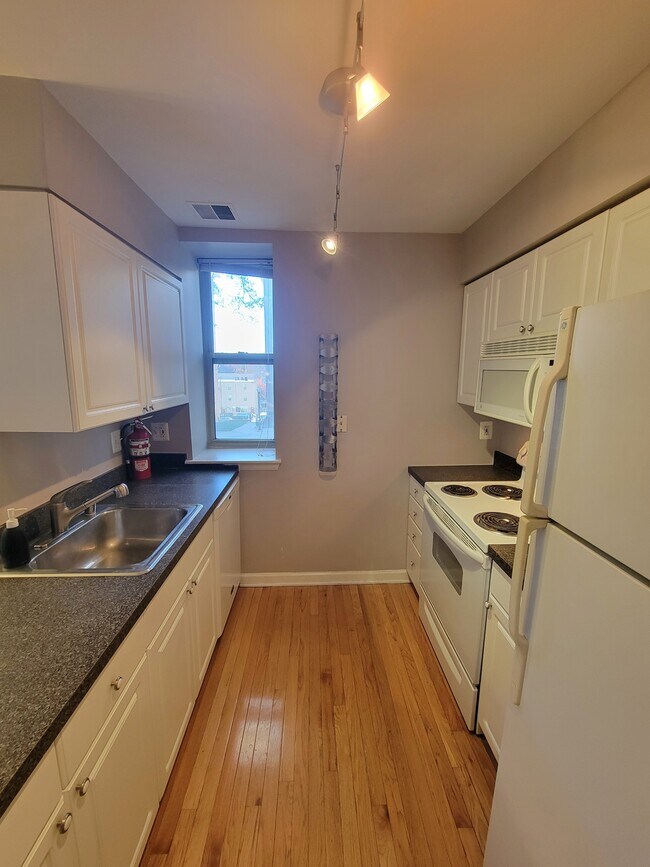 Building Photo - 1308 Clifton St NW