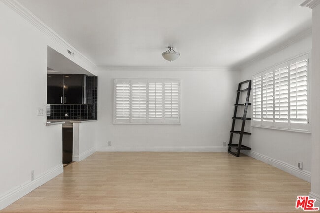 Building Photo - 745 Oxford Ave