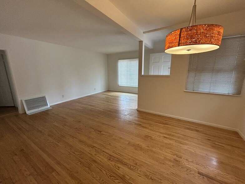 Building Photo - 15051 Germain St