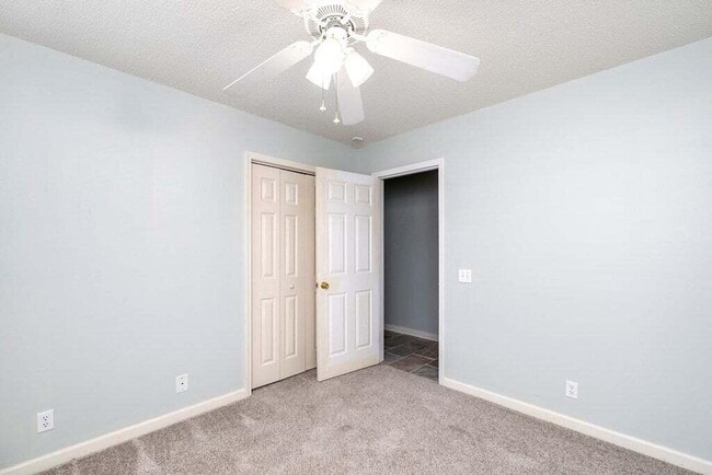 Building Photo - 15 Killarney Ln